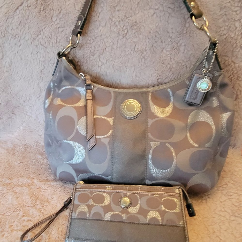Authentic Coach Hobo Zip Shoulder Purse and Wallet (Set)